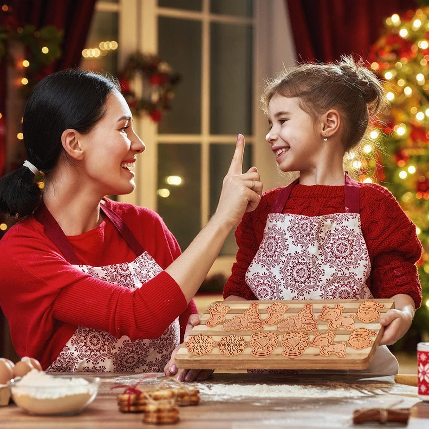 Leesgel Christmas Cookie Cutters, 3D Christmas Holiday Cookie Cutters Shapes with Santa/Xmas Tree/House/Deer, Christmas Party Decorations Ornaments